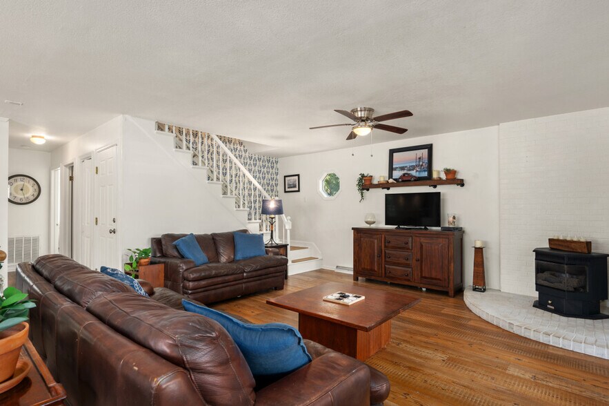 Primary Photo - 50204 Snug Harbor Dr