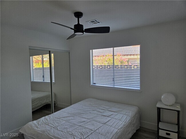 Building Photo - 1405 Termas