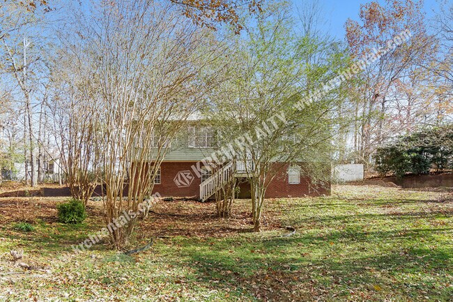 Building Photo - 3-Bed Home with Fireplace