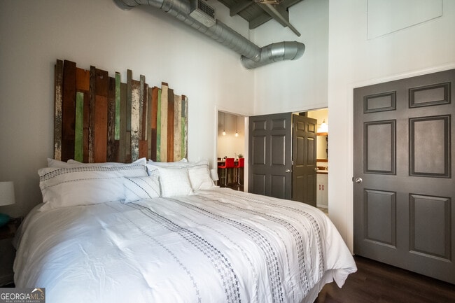 Building Photo - 269 N Hull St