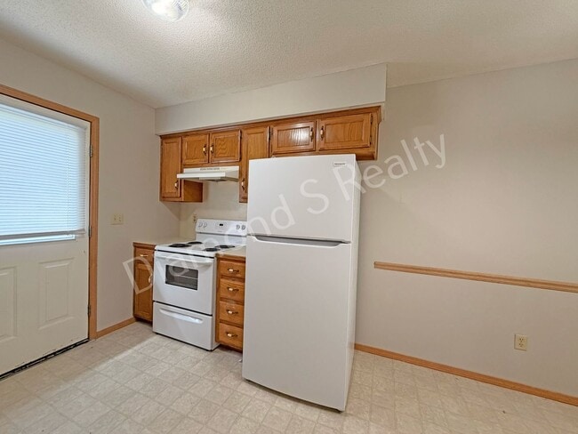 Building Photo - 1442 W Rainey St