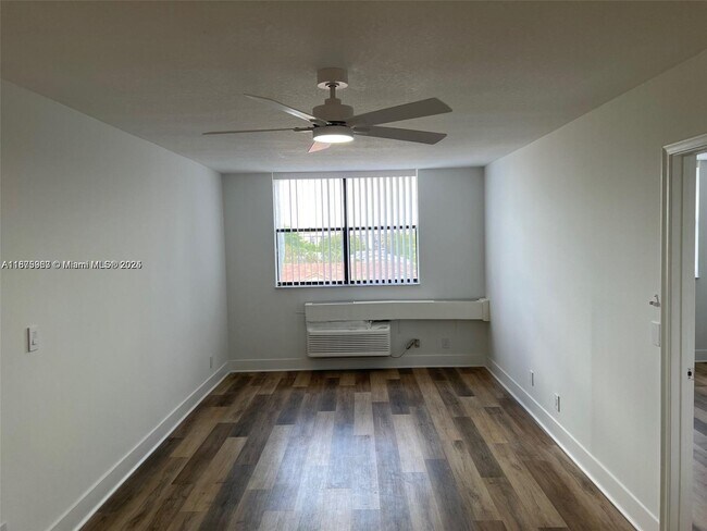 Building Photo - 2501 Riverside Dr