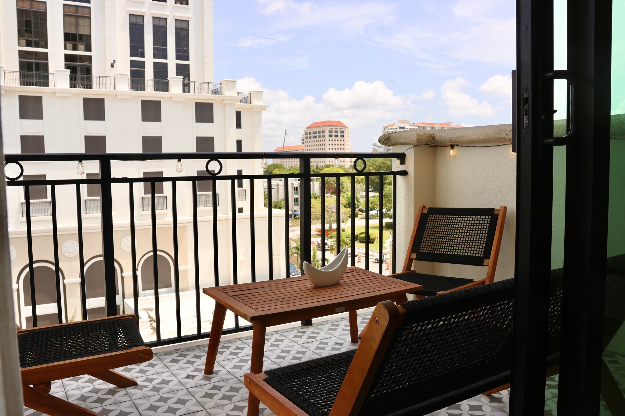 Building Photo - 1300 Ponce de Leon Blvd