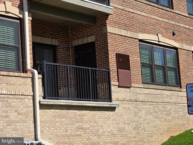 Building Photo - 9521 Bastille St