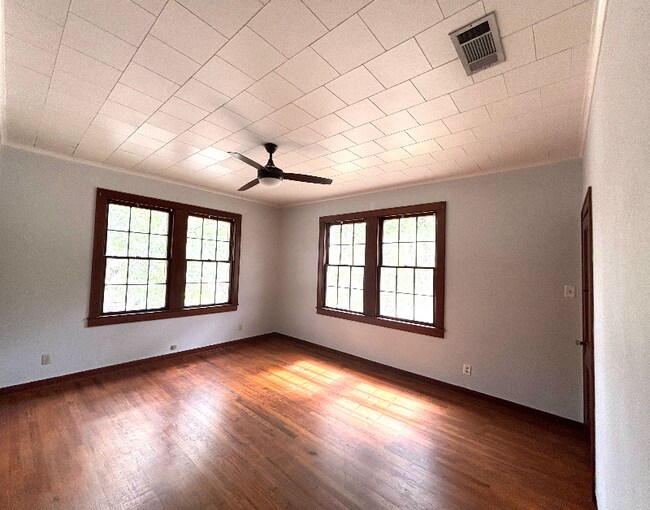 Building Photo - 800 N Mound St