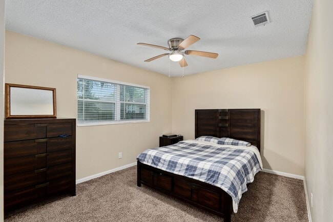 Building Photo - Beautiful 4/3 home With Attached Mother In...