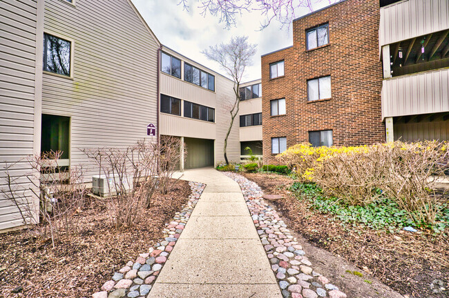 Building Photo - 1840 W Highland Ave
