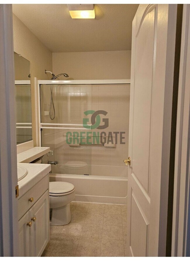Building Photo - MOVE-IN SPECIAL $500 off first month!! Bea...