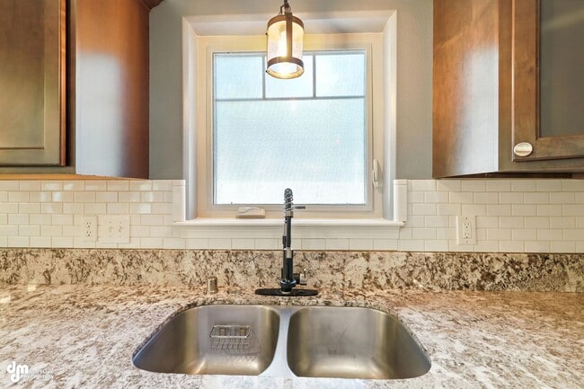 Building Photo - 4 Bedroom | 2.5 Bathroom | Garage - Conven...