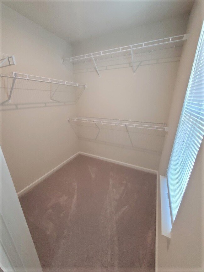 Building Photo - Like new 3BR/2.5BA townhouse in Goodlettsville