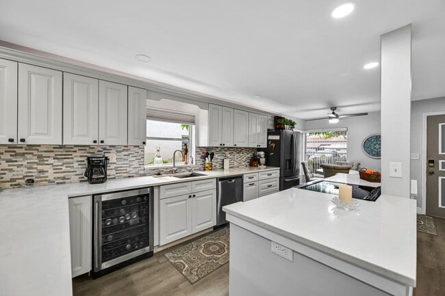 Building Photo - 5759 Phoenix Palm Ct