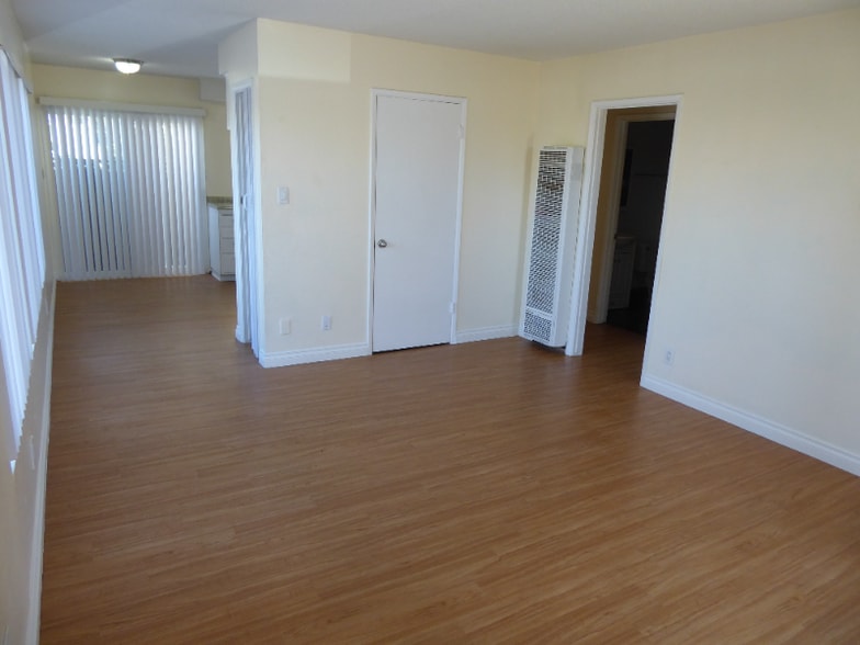 Building Photo - 214 Melrose Dr