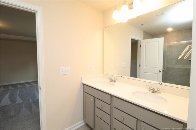 Building Photo - 123 Glen Clova Dr