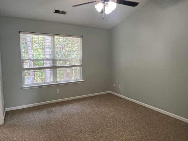 Building Photo - Townhouse in Townes at Buckwalter