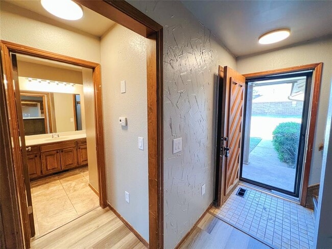 Building Photo - 213 Woodbridge Cir