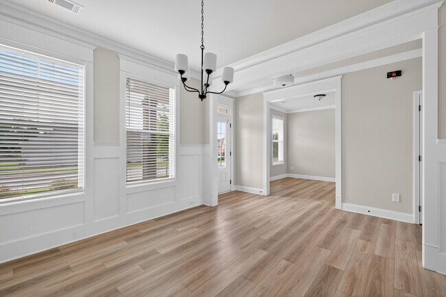 Building Photo - 4407 Silver Oak Dr