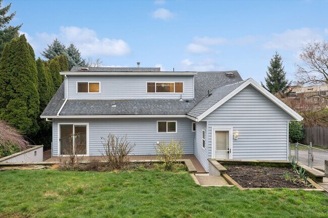 Building Photo - Beautiful Hillsdale 4 BR, 2 BA home