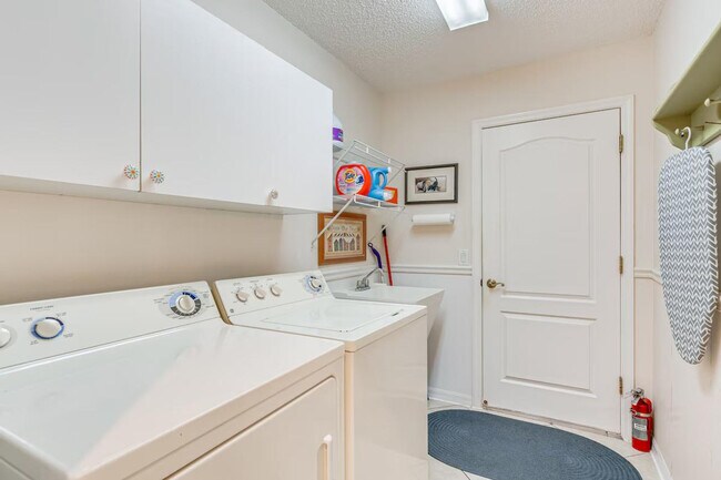 Building Photo - 684 Winifred Way