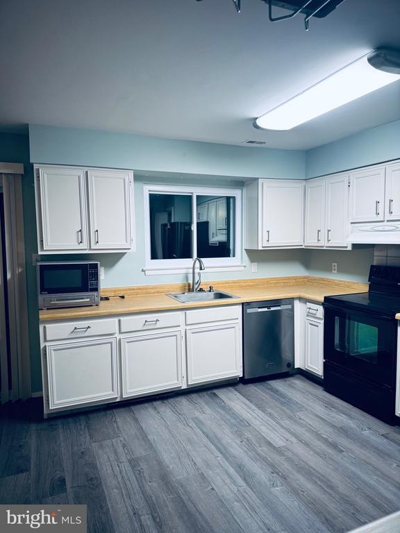 Building Photo - 15839 Millbrook Ln