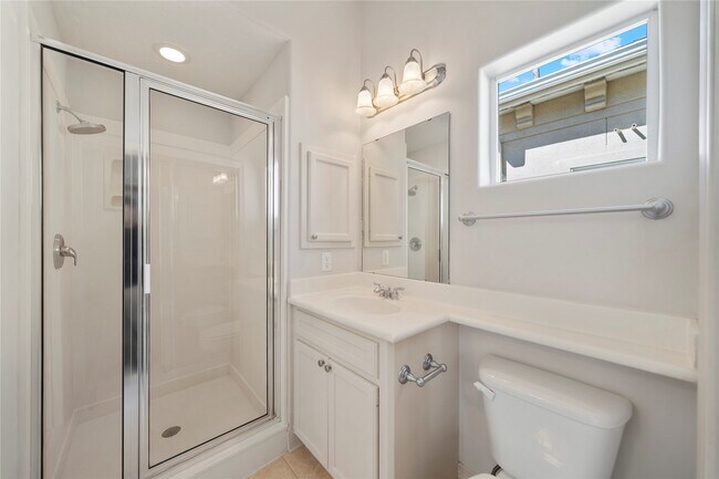 Building Photo - 1515 Hyde Park Blvd