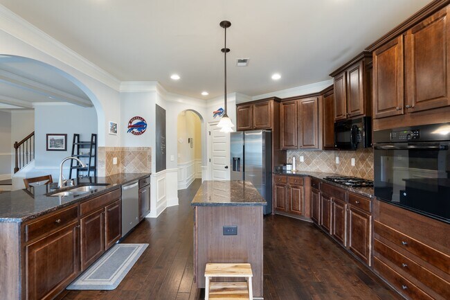 Building Photo - 646 Village Market Dr