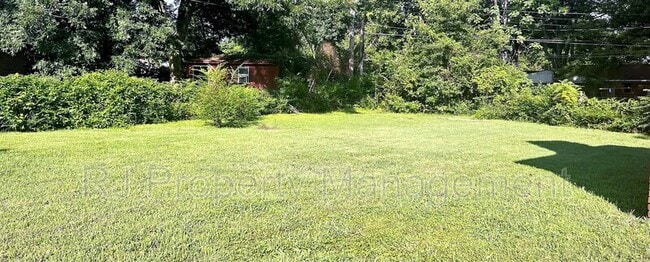 Building Photo - 3641 Bishops Bridge Rd