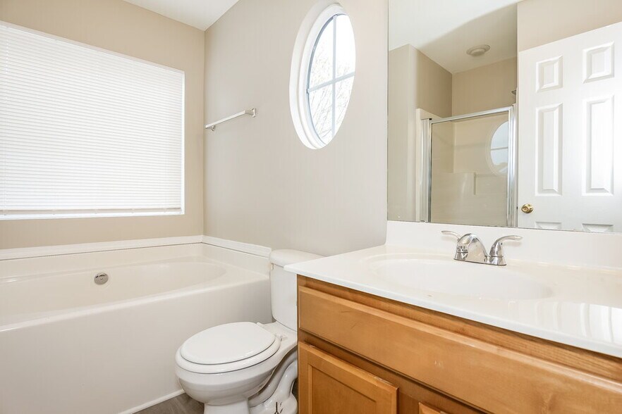 Building Photo - 407 Chelton Oaks Dr