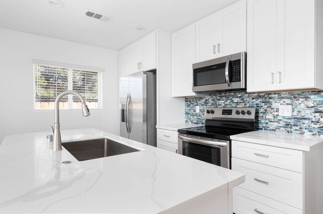 Building Photo - ALMOST NEW 2BD-2BTH HOME!! - Free Application Fees (Terms Apply)