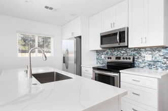 Building Photo - $1000 Off First Month's Rent ALMOST NEW 2BD-2BTH HOME!! - WON'T LAST