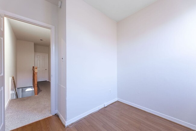 Building Photo - Cozy 3 Bed near metro!  Apply today for sa...