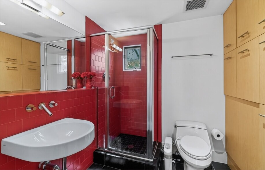 Building Photo - 15 Suban Pl