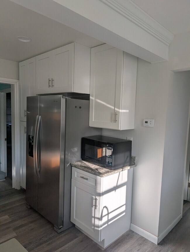 Building Photo - 1 Monroe Bay Ave