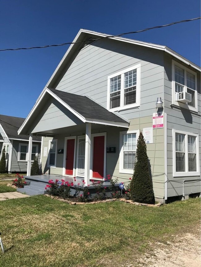 Building Photo - 214 W Republic St