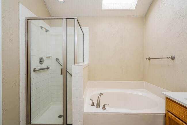 Building Photo - 4452 Sierra Dr