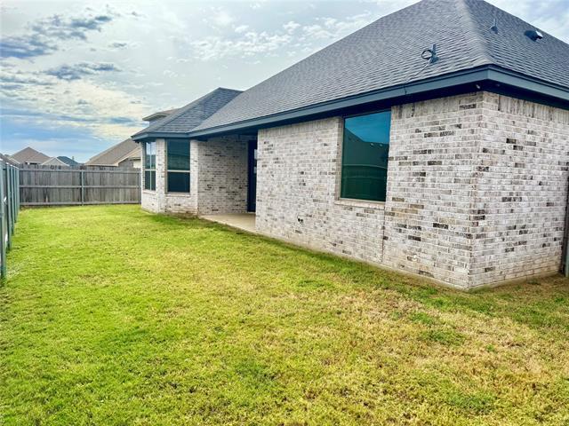 Building Photo - 626 Violet Dr