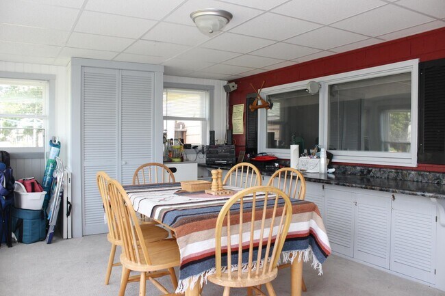 Building Photo - 318 Paradise Dr