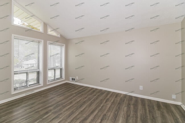 Building Photo - 1077 Ponderosa Park Dr