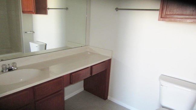 Building Photo - 420 Amber Ln