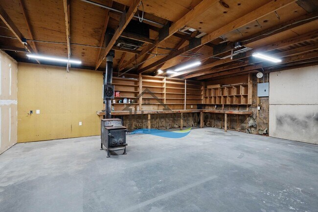 Building Photo - 3 Bedroom Home with Attached 3-Bay Garage ...