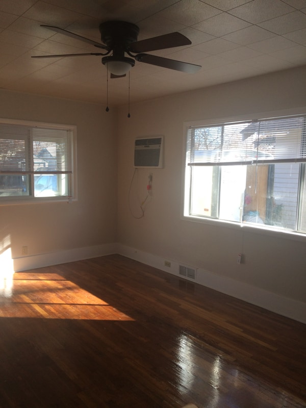 Building Photo - 415 6th St S