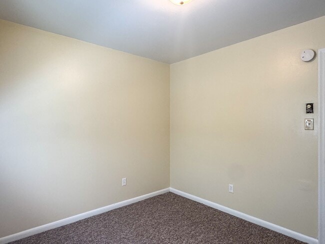 Building Photo - 708 Crestline Blvd