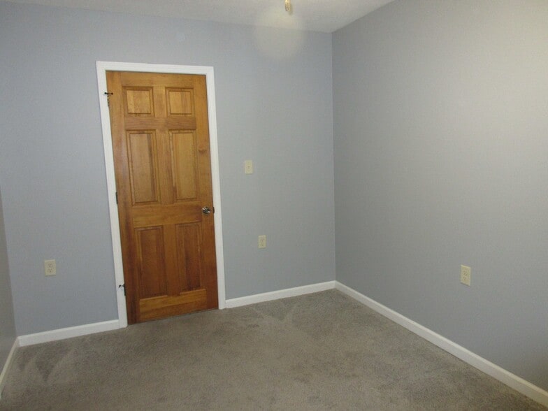 Building Photo - 301 N Main St