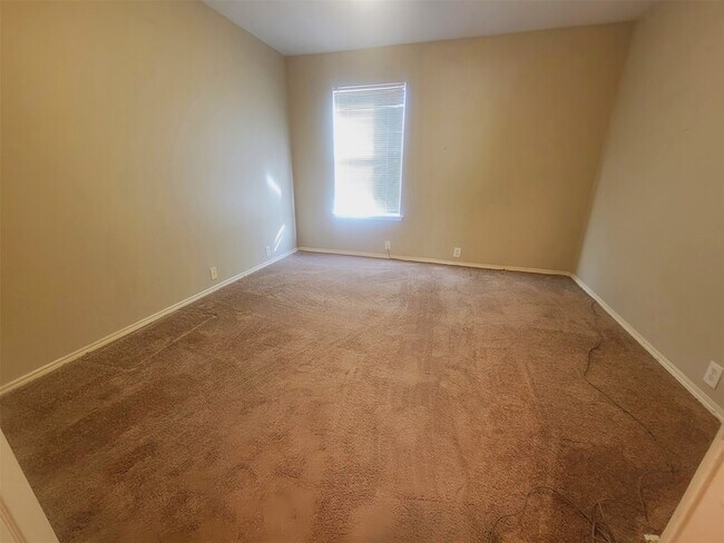 Building Photo - 1319 Periwinkle Dr