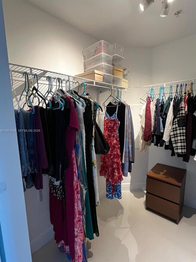 Building Photo - 7910 Harbor Island Dr