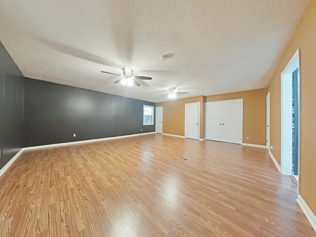 Building Photo - 1807 Swann St