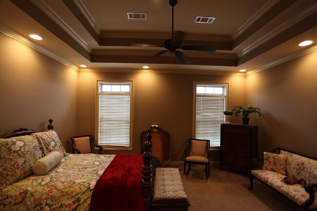 Building Photo - 3 Bed/3.5 Bath Runningvine Townhome Available in August!