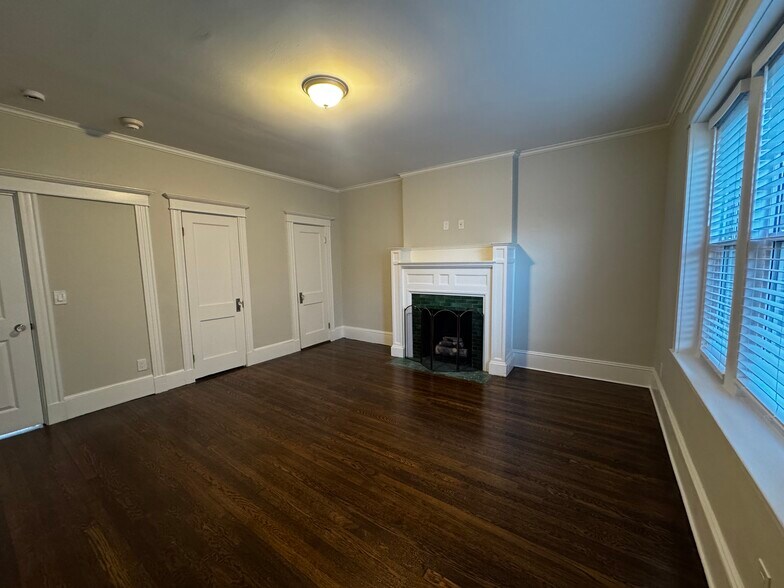 Building Photo - 6 Radcliffe Rd