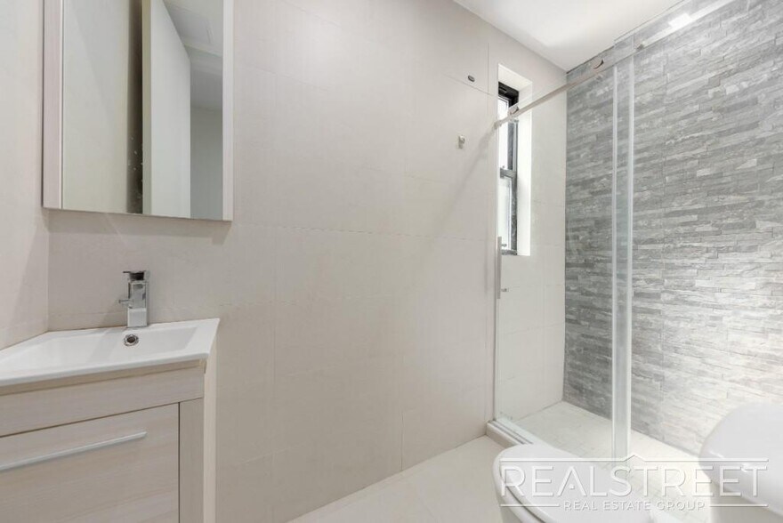 Building Photo - NO FEE! Modern New 2 Bed in Park Slope
