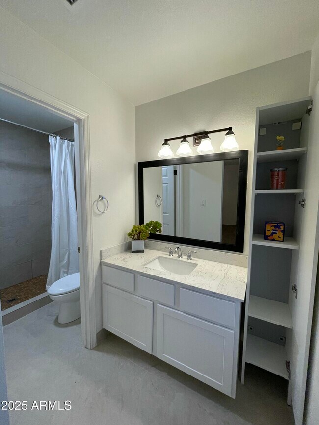 Building Photo - 10470 E Clinton St