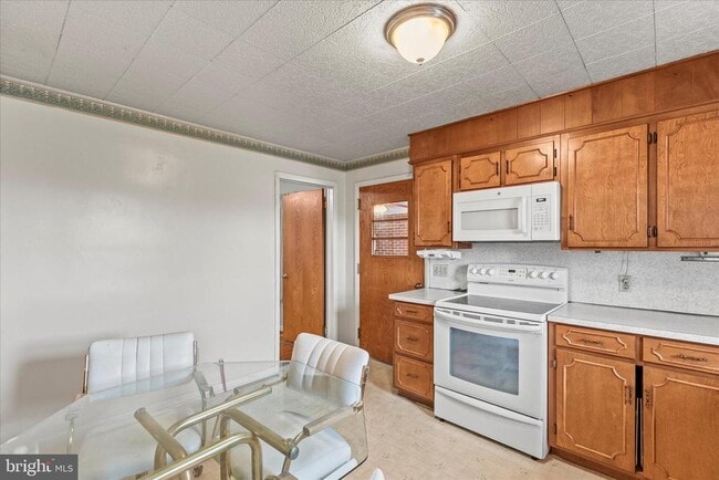 Building Photo - 1055 S Main St